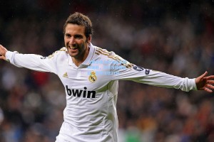 飞翼主场力克太阳豪取两连胜，李月汝稳健贡献，佩奇狂砍21分