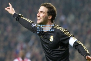 卡拉格专栏引发足坛激辩，VAR技术革新与足球人文精神的未来博弈